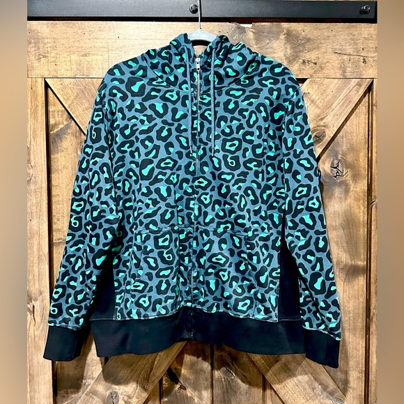 EUC Wrangler Retro Teal & Black Cheetah Hooded Jacket - Picture 2 of 15